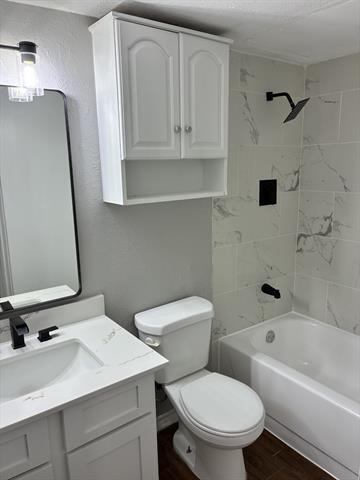 Building Photo - 9520 Royal Ln