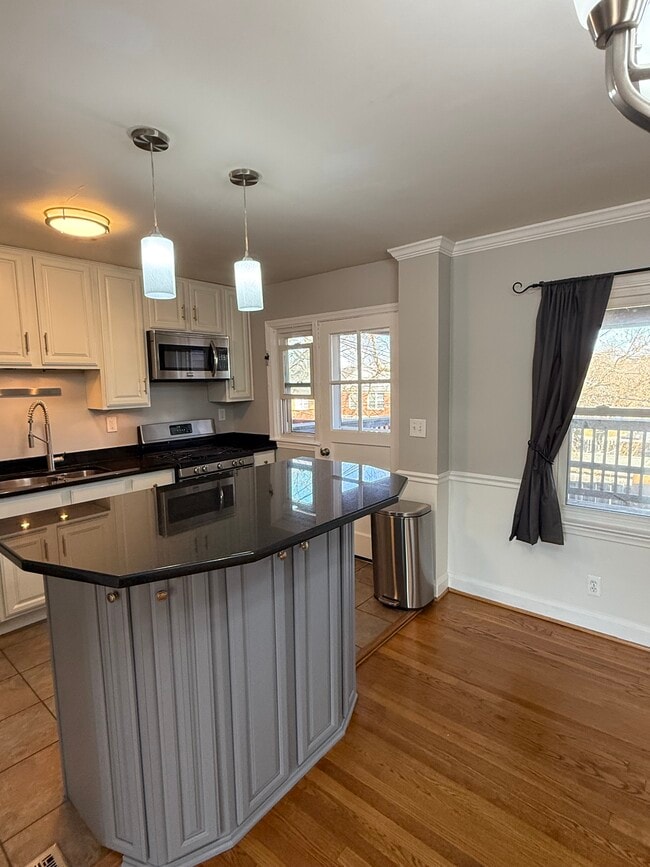 Building Photo - 21 Skidmore Ct