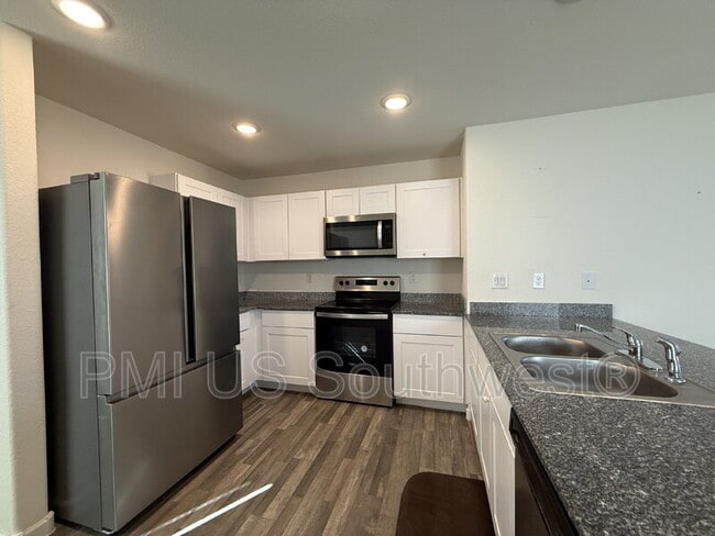 Building Photo - 2430 River Valley Cir