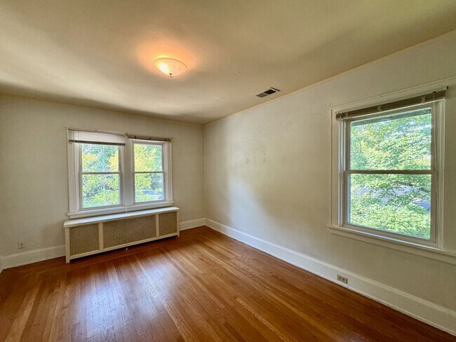 Building Photo - 505-507 W McMillan