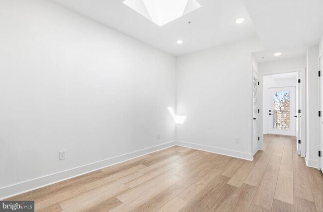 Building Photo - 5034 Florence Ave