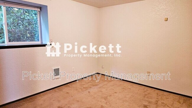 Building Photo - 4629 Beach Dr E