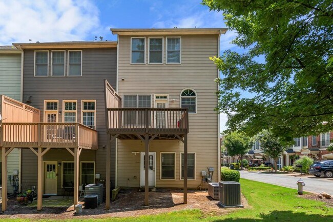 Building Photo - 2301 Marion Walk Dr SE