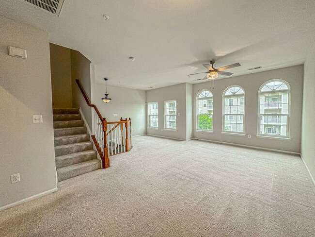 Building Photo - Fantastic 3 Bed 2.5 Bath Brick Townhome In...