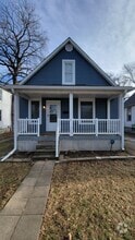 Building Photo - 3 bedroom house with fenced backyard