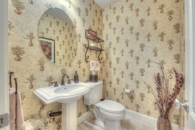 Building Photo - Beautiful former Meritage model home in the heart of Somersett. 4bed/3.5bath/3car 3764sf