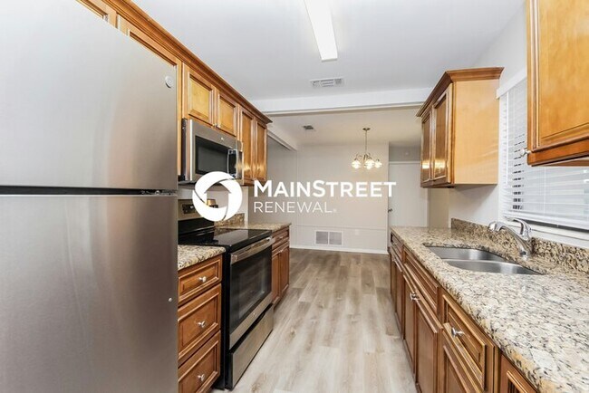Building Photo - 3 Bedroom Pet-Friendly Home in ORLANDO, FL with Main Street Renewal