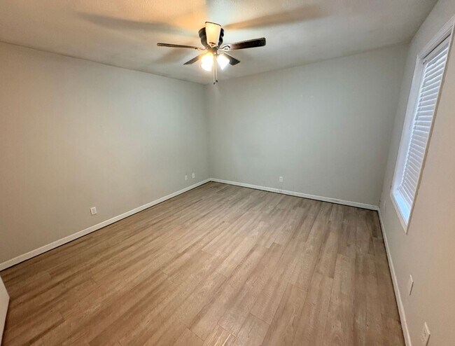 Building Photo - 1723 N Tallowood Dr
