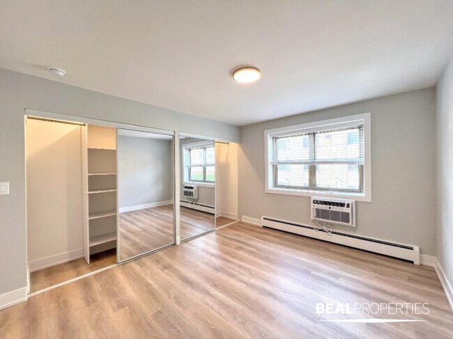 Building Photo - 1 bedroom in CHICAGO IL 60657