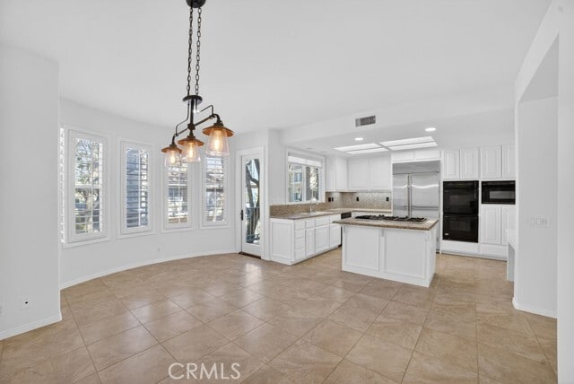 Building Photo - 3 Chandon