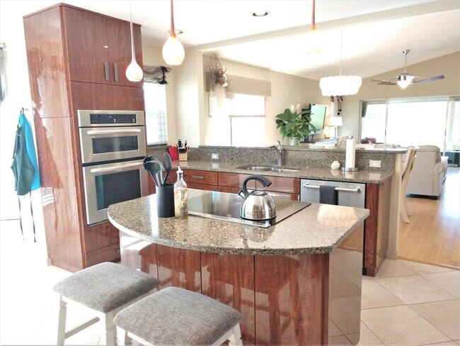 Building Photo - 540 Clubside Cir