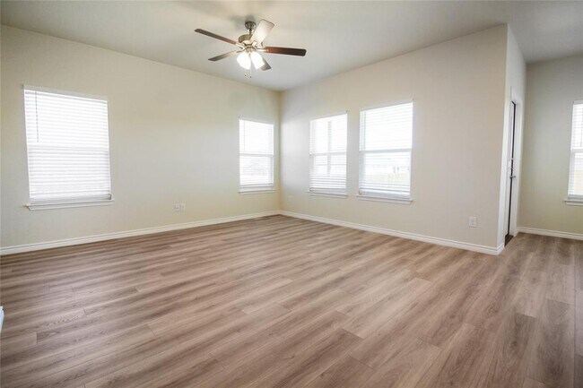 Building Photo - 514 War Admiral Dr