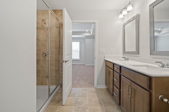 Building Photo - Like A Brand New 3 Bedroom Townhome in the...