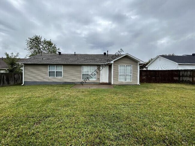 Building Photo - 16 War Eagle Dr