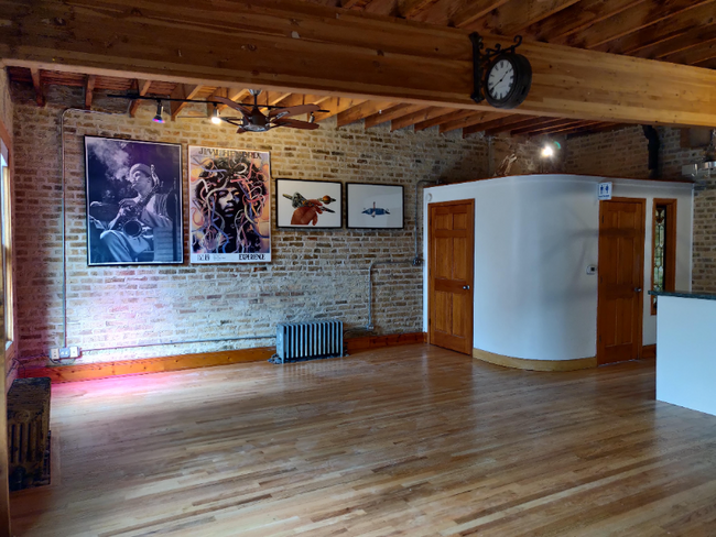 Building Photo - 832 N Hermitage Ave