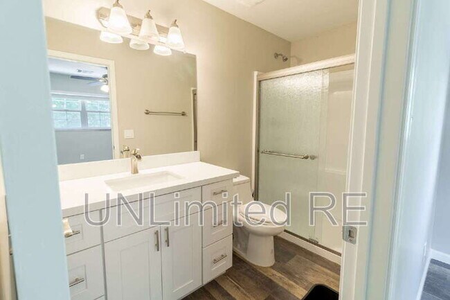 Building Photo - 216 E Zuni Dr