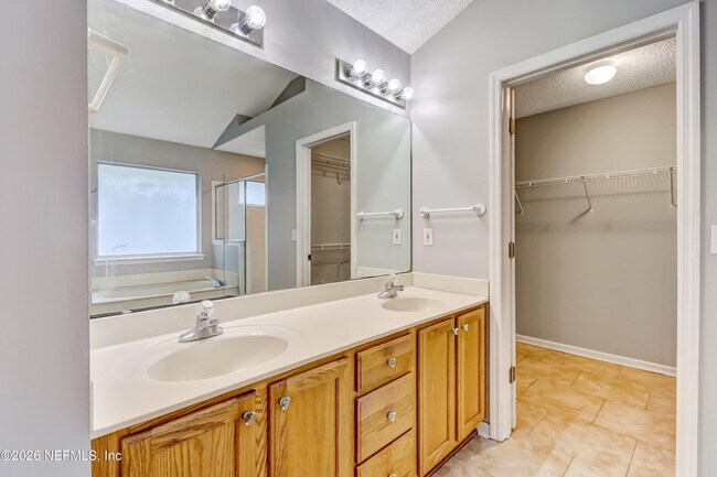 Building Photo - 4613 W Catbrier Ct