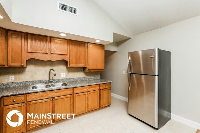 Building Photo - 1567 Lavilla St