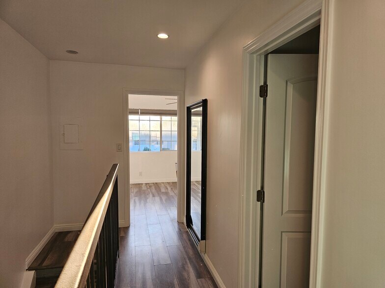 Building Photo - 6501 Vanalden Ave