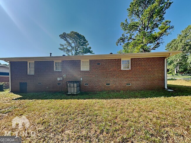 Building Photo - 3444 Linecrest Rd