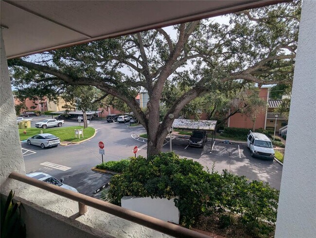 Building Photo - 2424 W Tampa Bay Blvd
