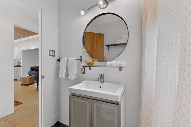 Building Photo - 1640 Stanford Dr SE