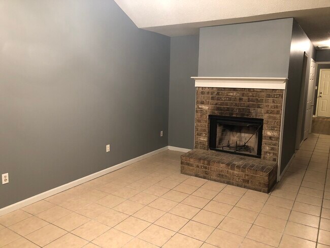 Building Photo - 5495 Emerald Hills Dr