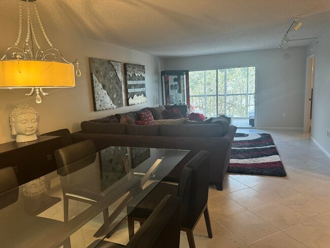 Building Photo - 14111 Royal Vista Dr