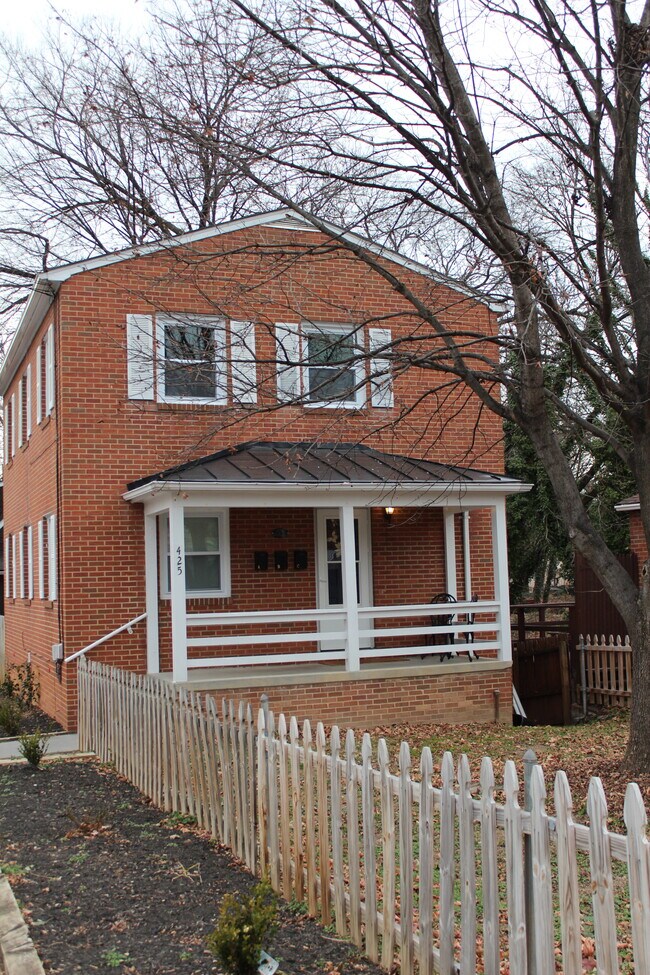 Exterior of House - 425 S Loudoun St