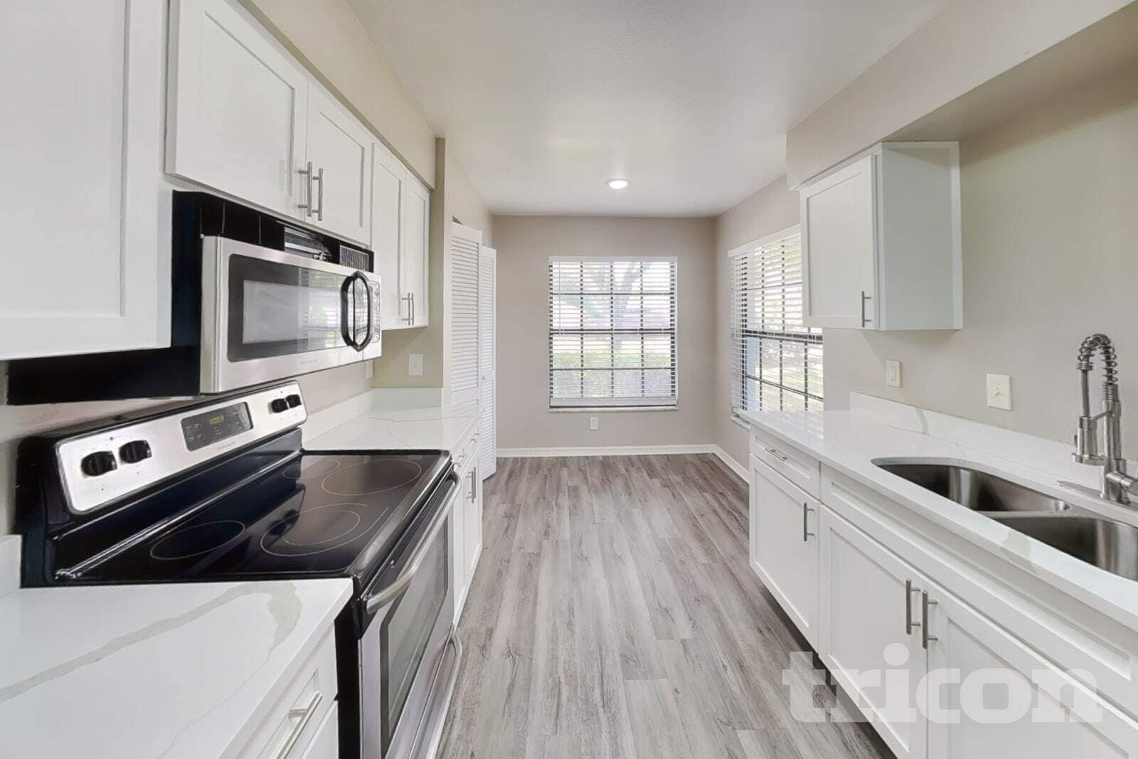 Building Photo - 947 Sandywood Dr