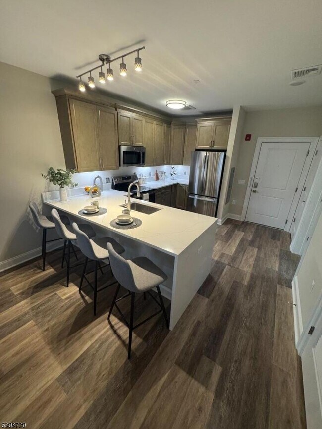 Building Photo - 7 Theta Dr