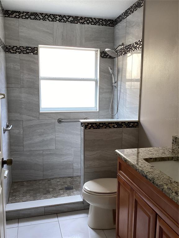 Building Photo - 572 Lancer Oak Dr