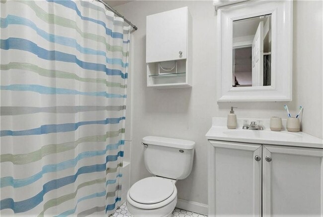 Building Photo - 31 Devereux Ave