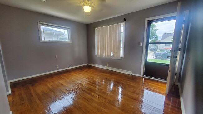 Building Photo - 3929 Larchmont St