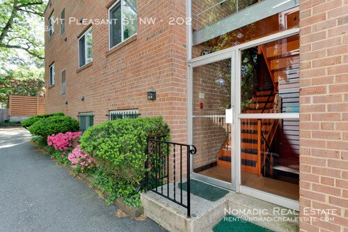 Building Photo - 3433 Mt Pleasant St NW