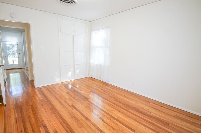 Building Photo - Remodeled 3-Bed Charmer Steps from Ventura Blvd