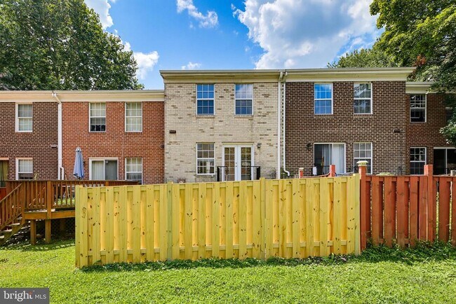 Building Photo - 8769 Hayshed Ln