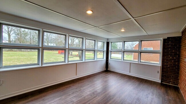 Building Photo - 495 Compton Rd