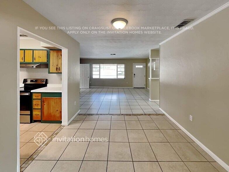 Building Photo - 2310 Sandrala Dr