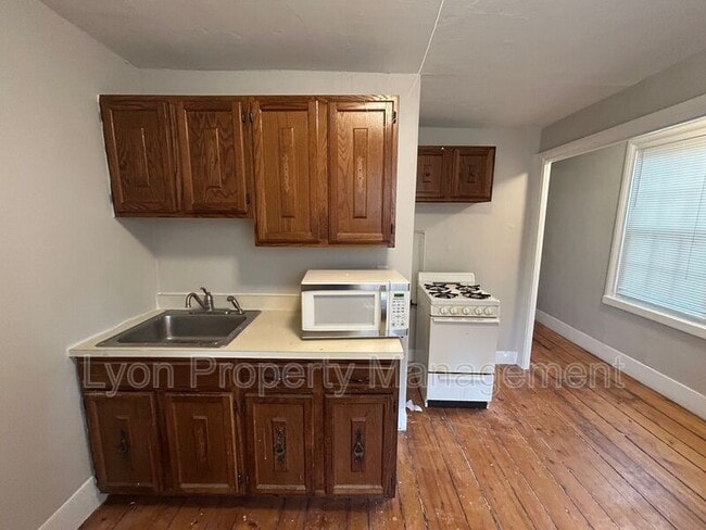 Building Photo - 44 7th St