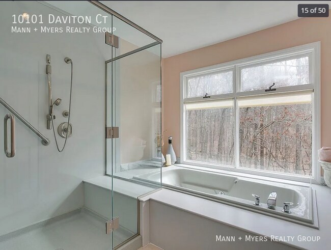 Building Photo - 10101 Daviton Ct