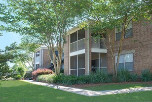 Building Photo - The Reserve Apartments