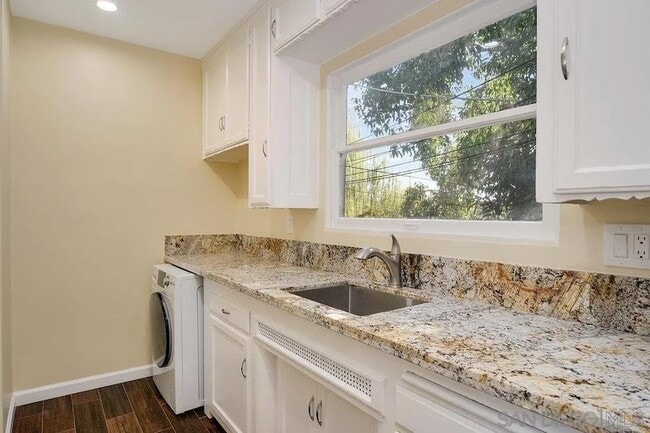 Building Photo - 4417 Van Dyke Ave