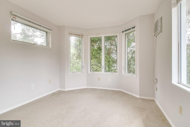 Building Photo - 6525 Byrnes Dr