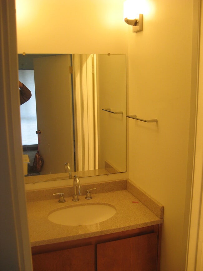 Separate vanity space - 1036 Oak Grove Rd