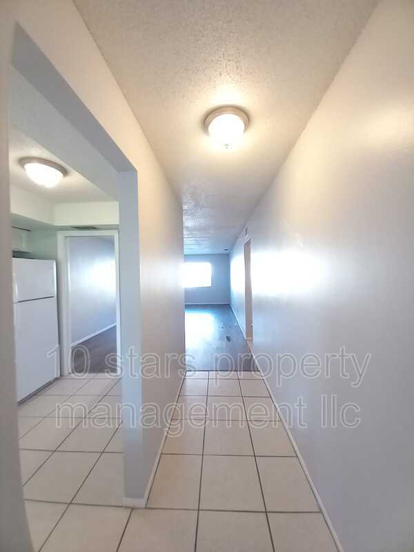 Building Photo - 4729 39th Ave N