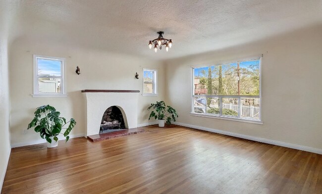 Building Photo - 5480 Redland Dr
