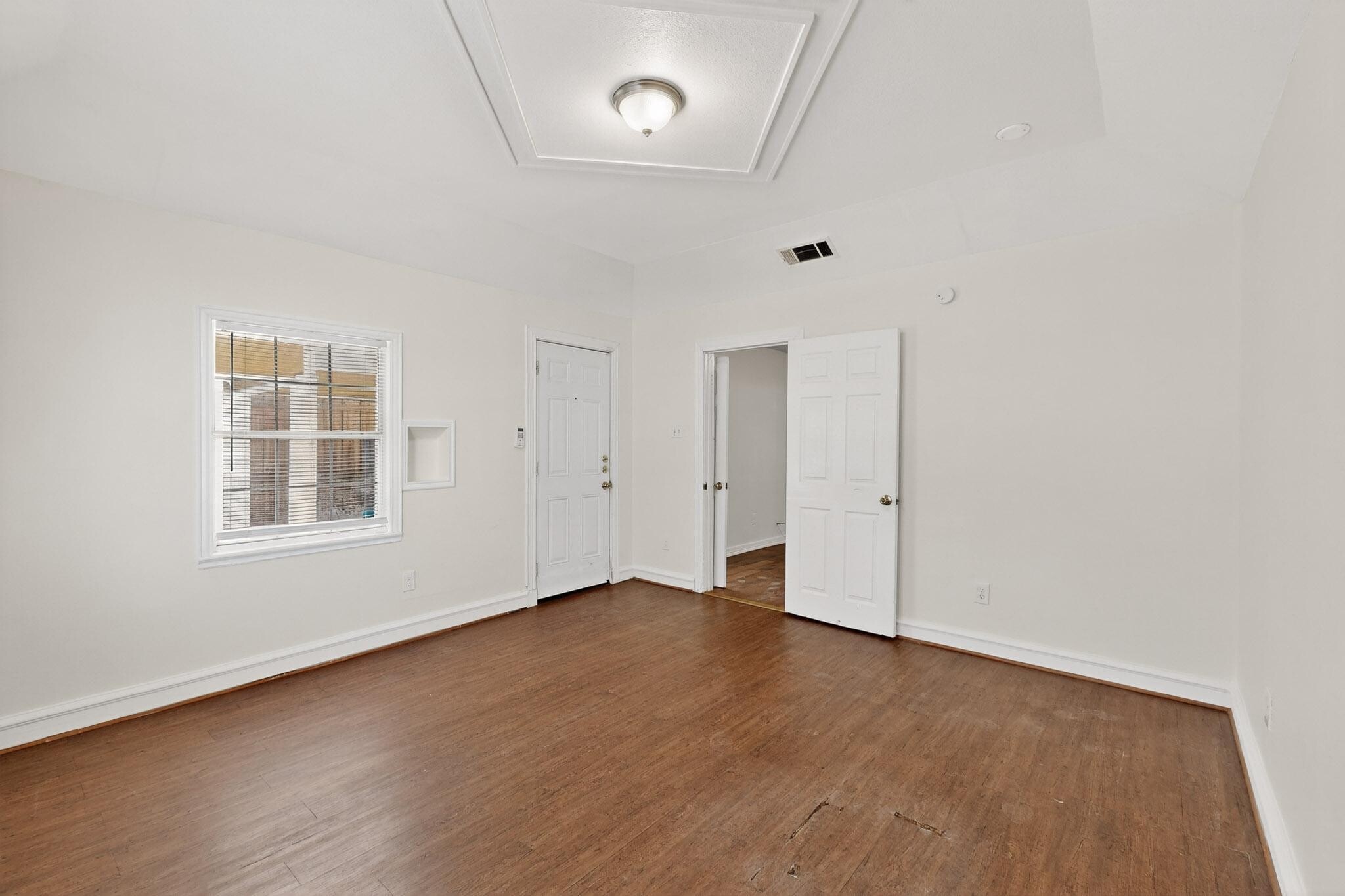 Building Photo - 5645 Santa Fe Ave