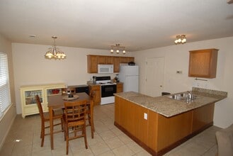 Building Photo - 2355 Skyler Dr