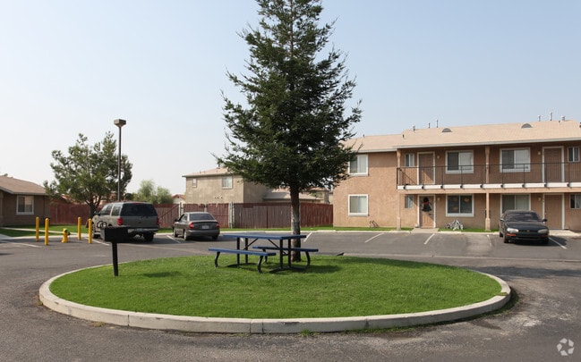 Building Photo - Kristine Apartments
